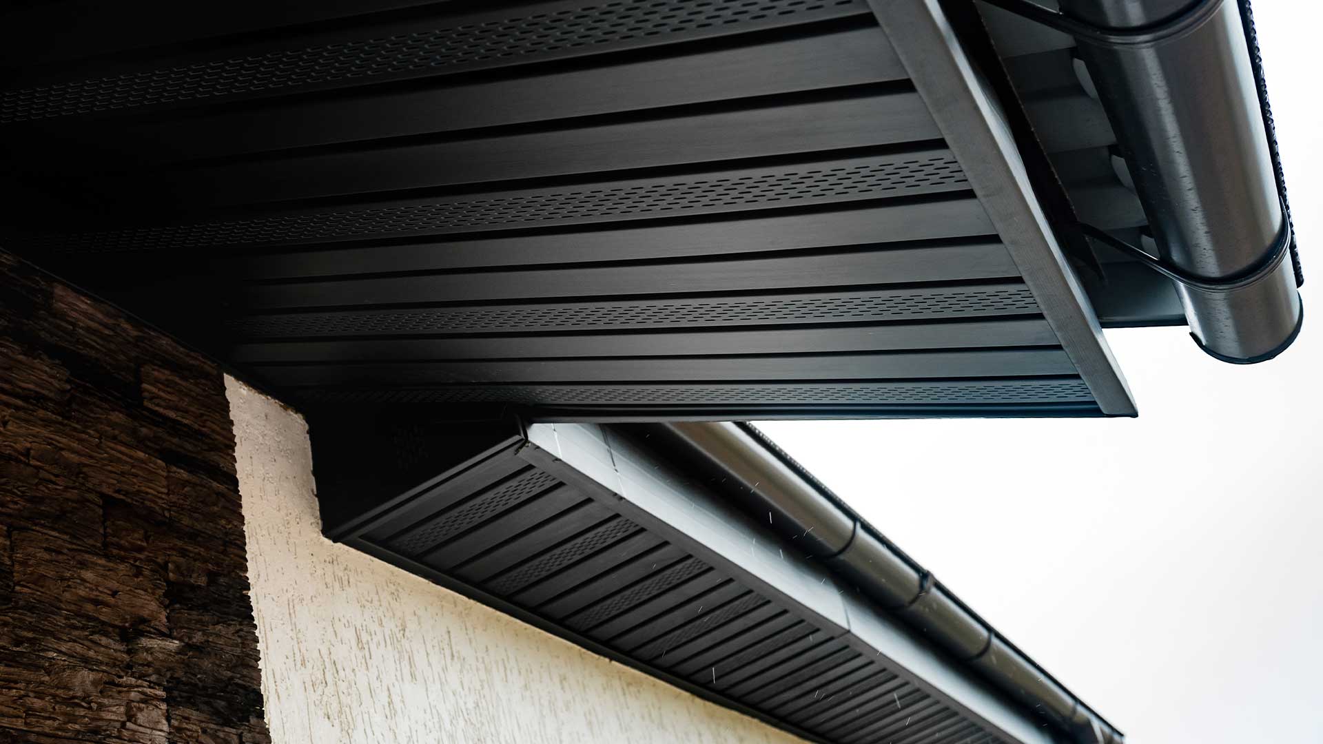 Read more about the article The Hidden Dangers of Clogged Gutters: How Gutter Guards Save You Money Year-Round 